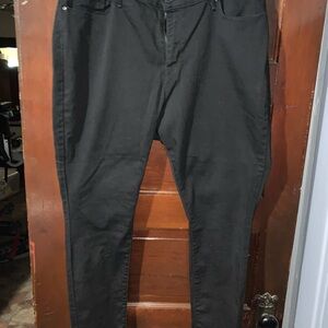 Signature Levi’s skinny jeans